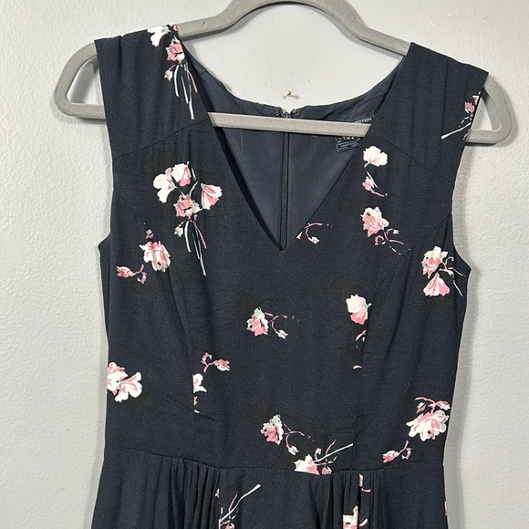 French Connection A- Line V- Neck Midi Floral Dress size 0 - Picture 3 of 11